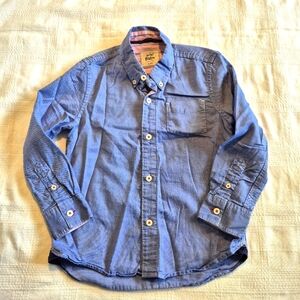 Mini Boden boys size 4-5 years light blue button down shirt, VGUC